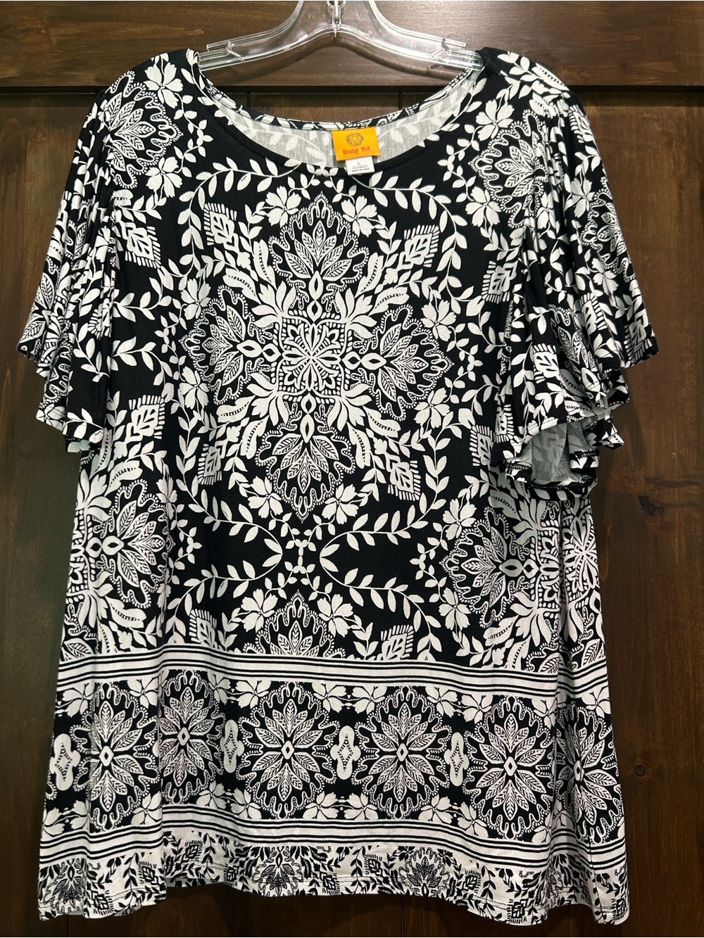 M369 Women's Black & White Floral Print Flutter Sleeve Top